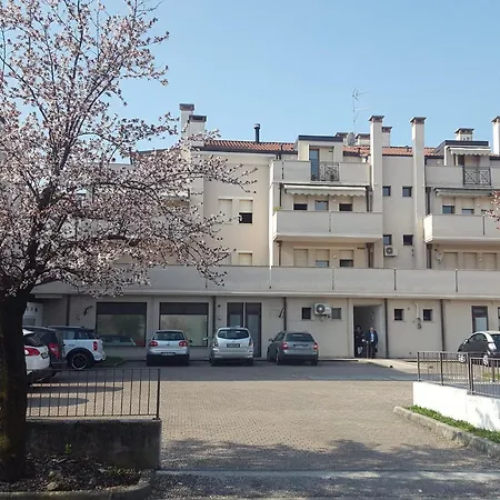 Lietta 4 Apartment
